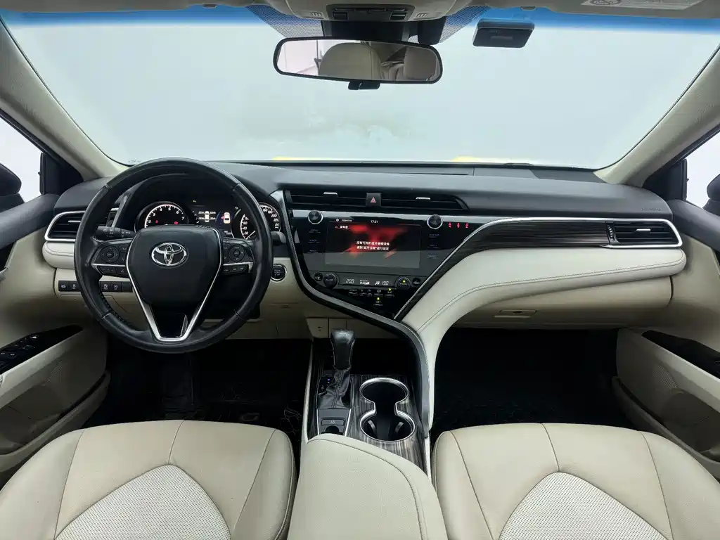 Toyota Camry 2020 — фото 10