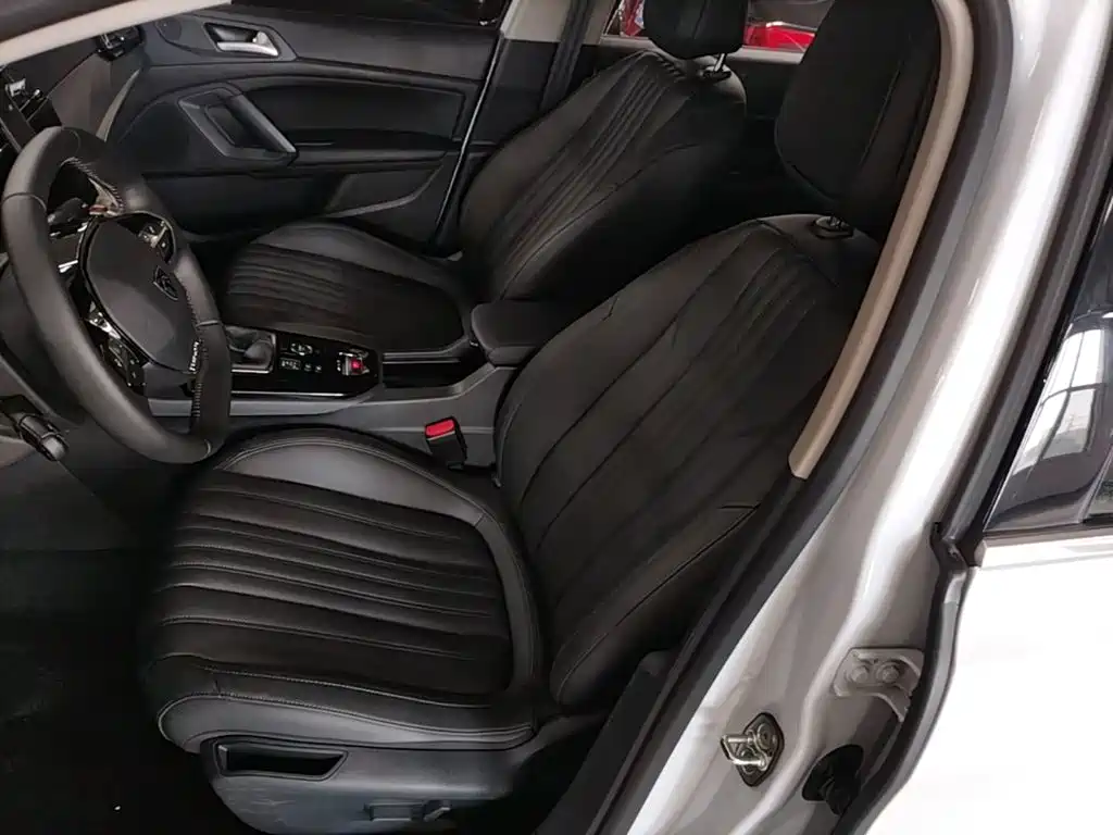 Peugeot 408 2024 — фото 11