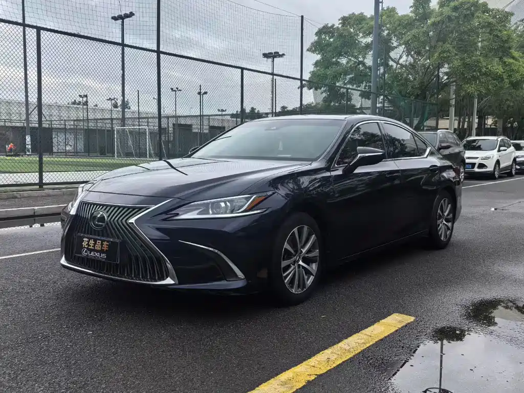 Lexus ES 2020