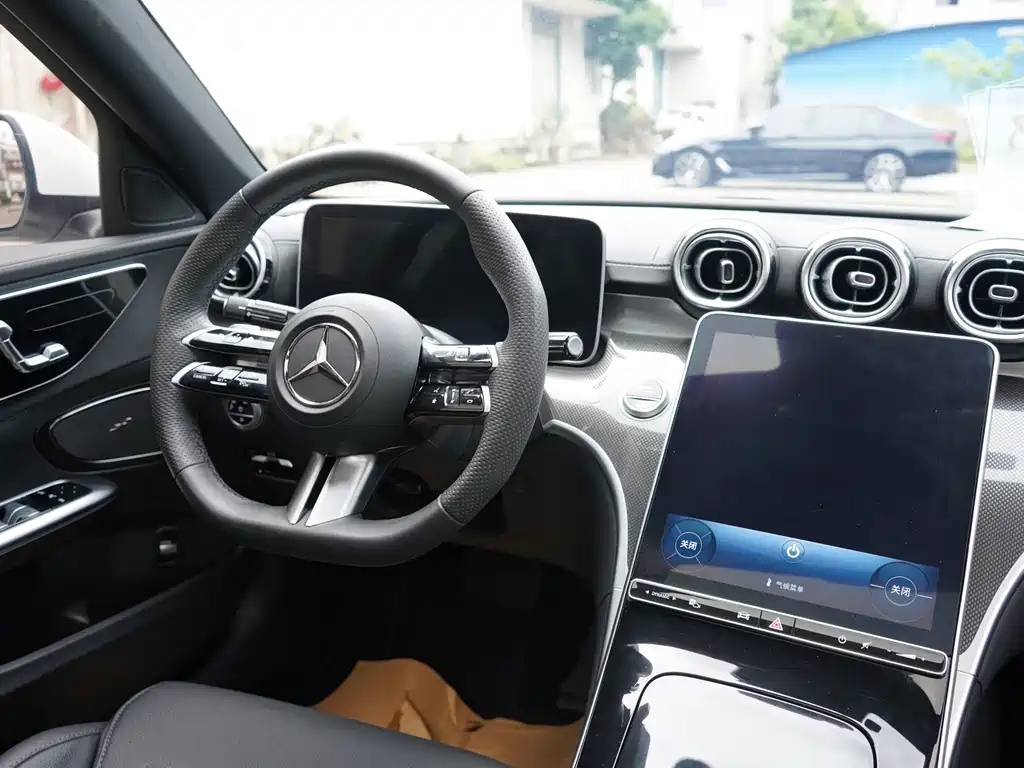 Mercedes-Benz C-Class 2024 — фото 13