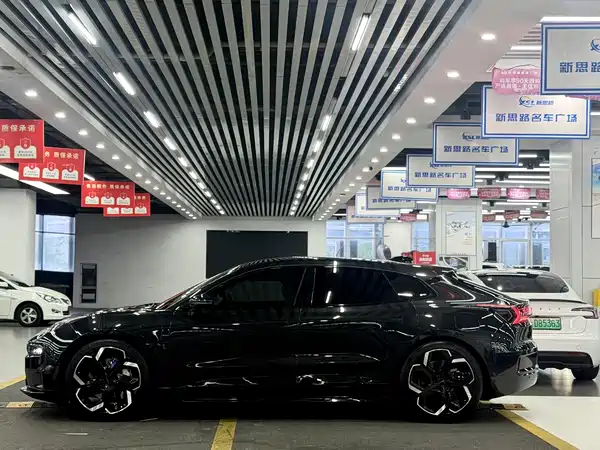 Zeekr 001 2022