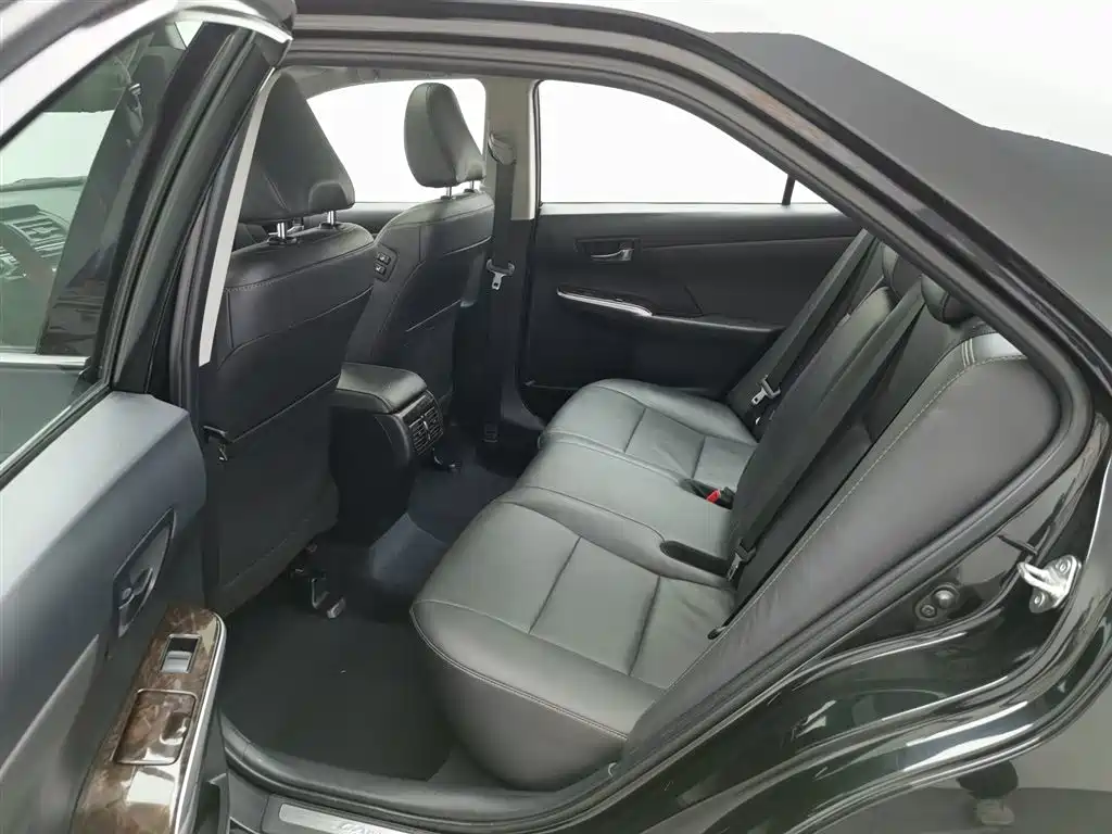 Toyota Camry 2017 — фото 15