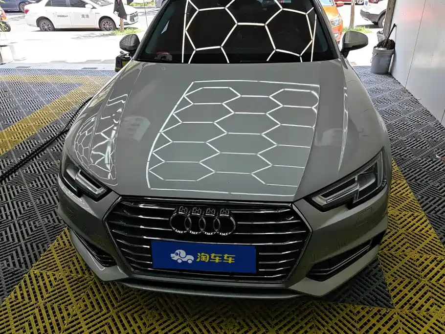 Audi A4L 2018