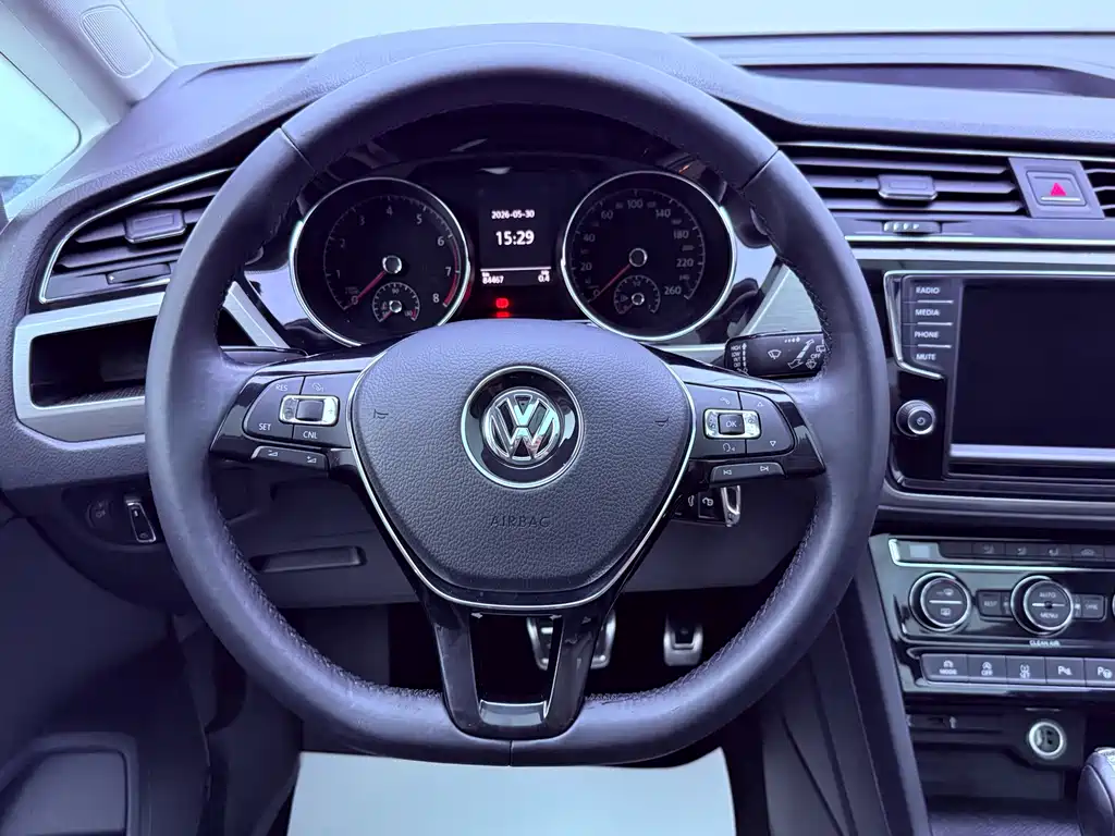 Volkswagen Touran 2017 — фото 15