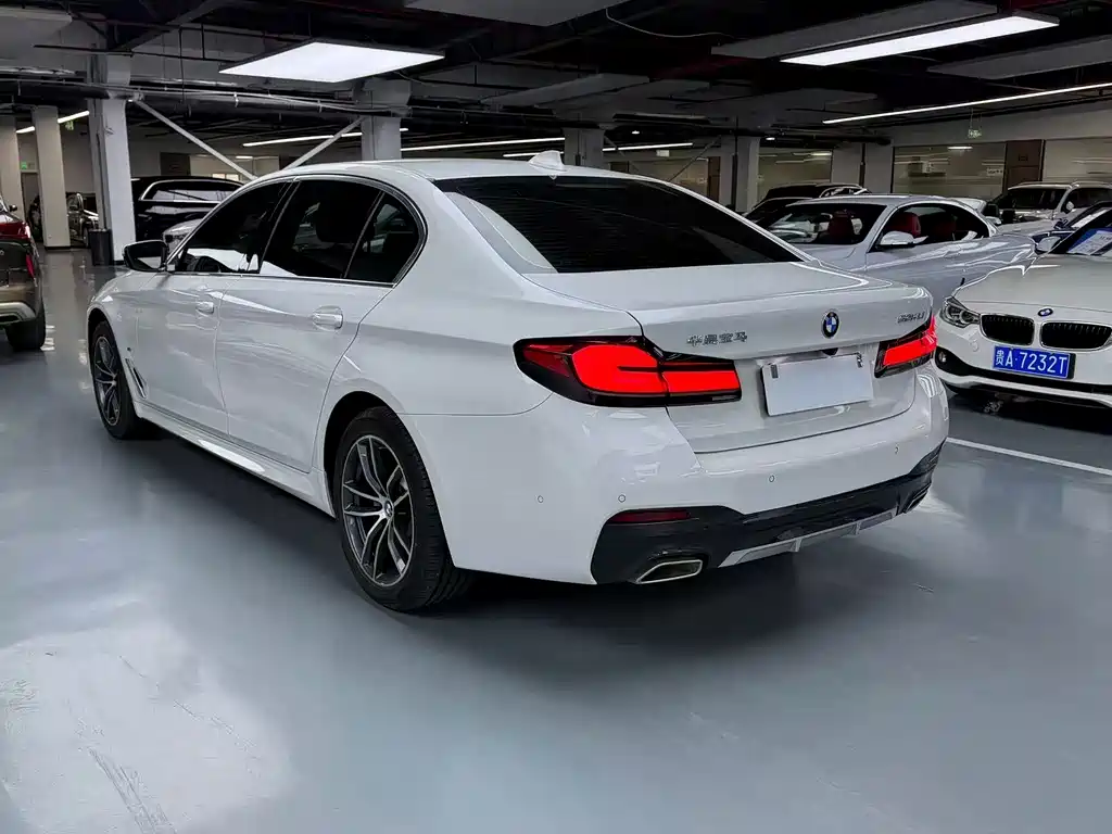 BMW 5 Series 2021 — фото 11