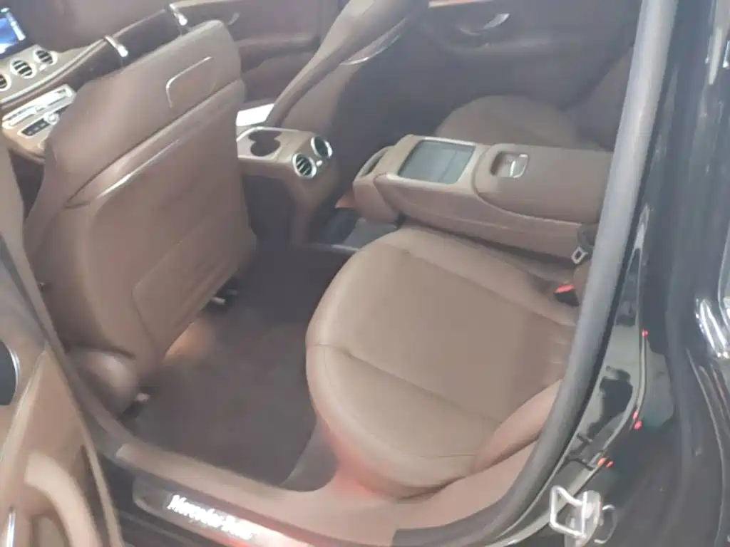 Mercedes-Benz E-Class 2019 — фото 17