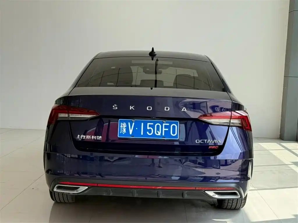 Skoda Octavia 2023 — фото 5