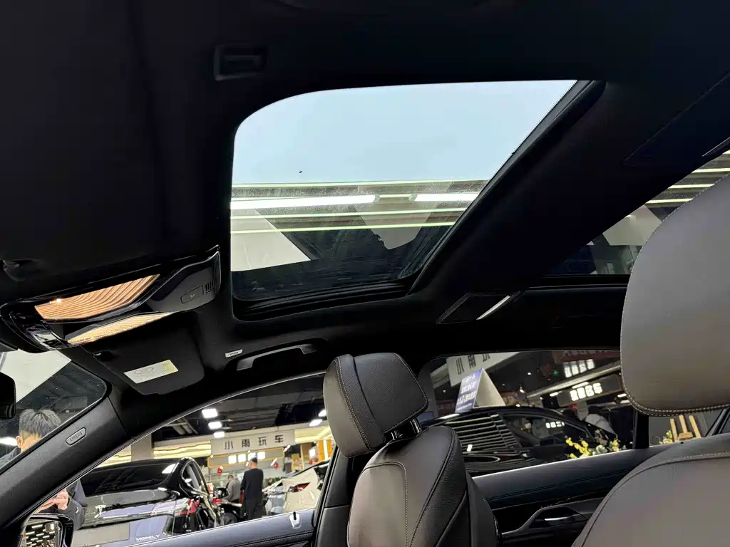 BMW 7 Series 2018 — фото 12
