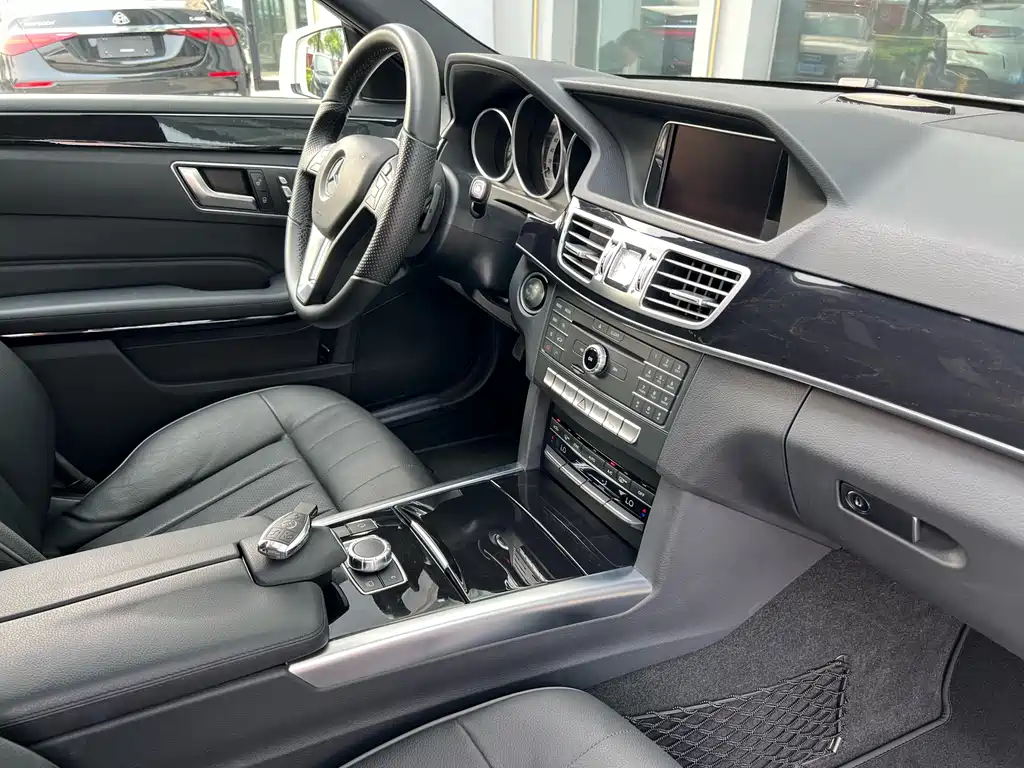 Mercedes-Benz E-Class 2016 — фото 20