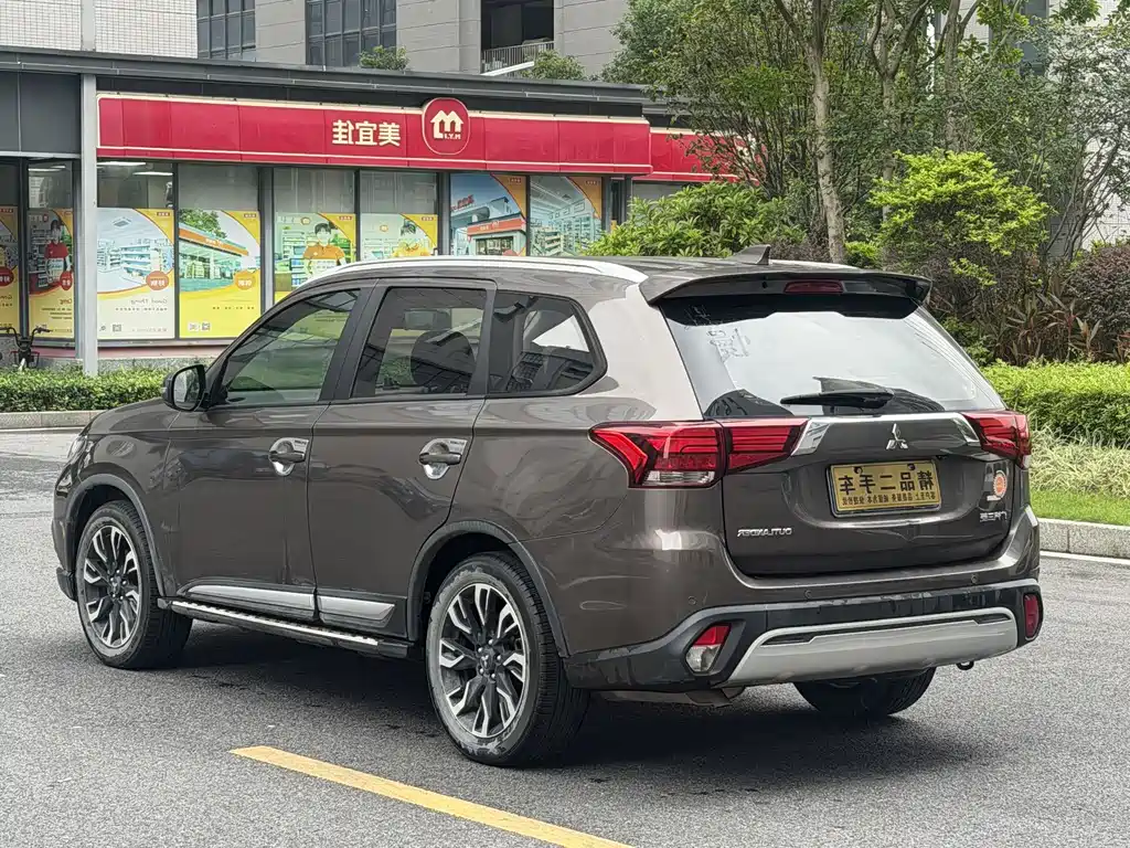 Mitsubishi Outlander 2019 — фото 9