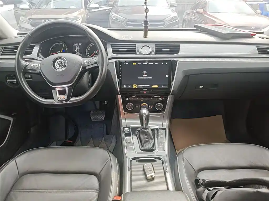 Volkswagen Passat 2017 — фото 10
