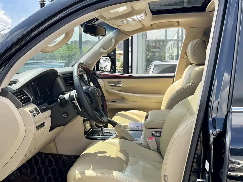 Lexus LX 2011