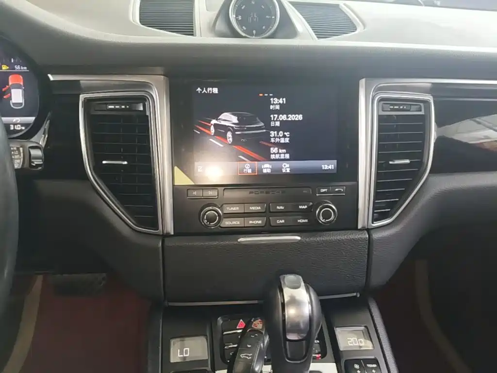 Porsche Macan 2018 — фото 13