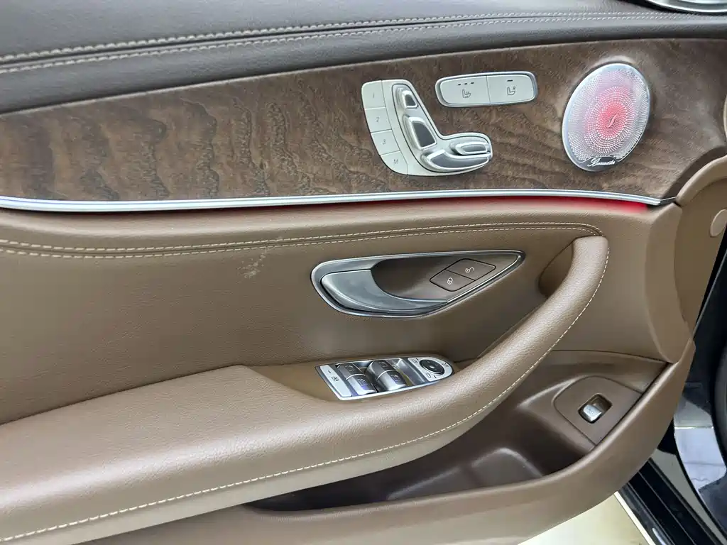Mercedes-Benz E-Class 2023 — фото 13