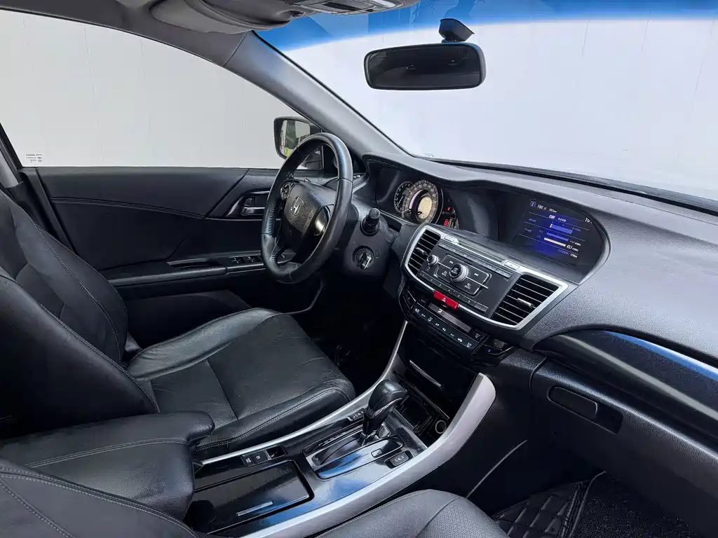 Honda Accord 2017 — фото 8