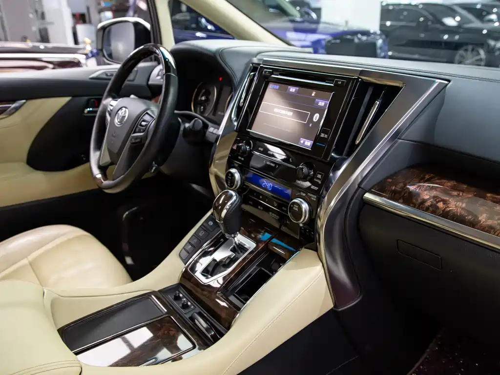 Toyota Alphard 2018 — фото 6