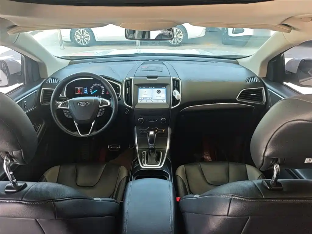 Ford Edge 2017 — фото 10