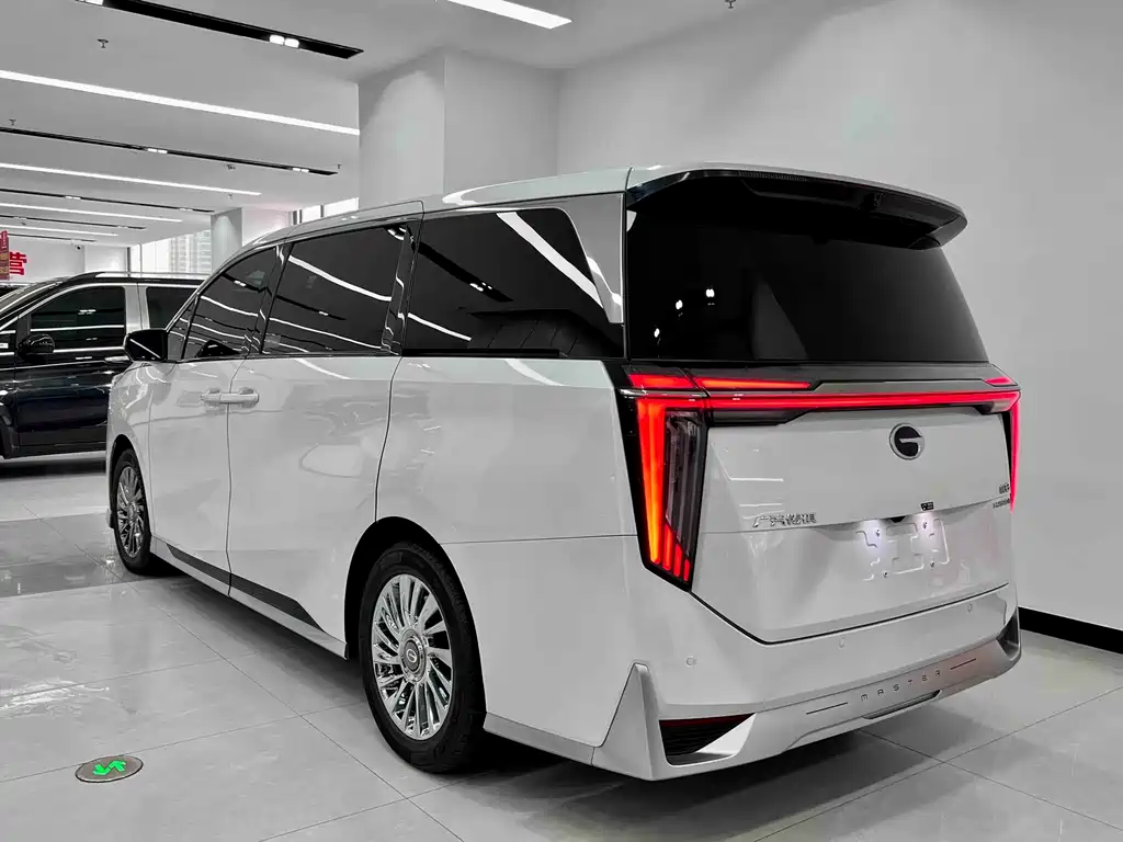 GAC Motor Trumpchi M8 2022 — фото 2