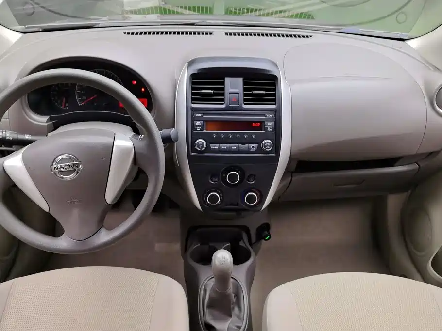 Nissan Sunny 2016 — фото 12