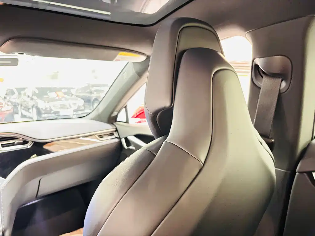 Tesla Model S 2017 — фото 12