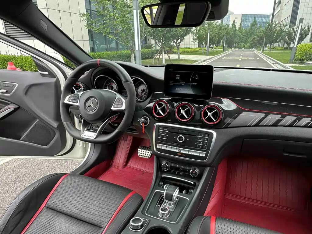 Mercedes-Benz GLA AMG 2018 — фото 13