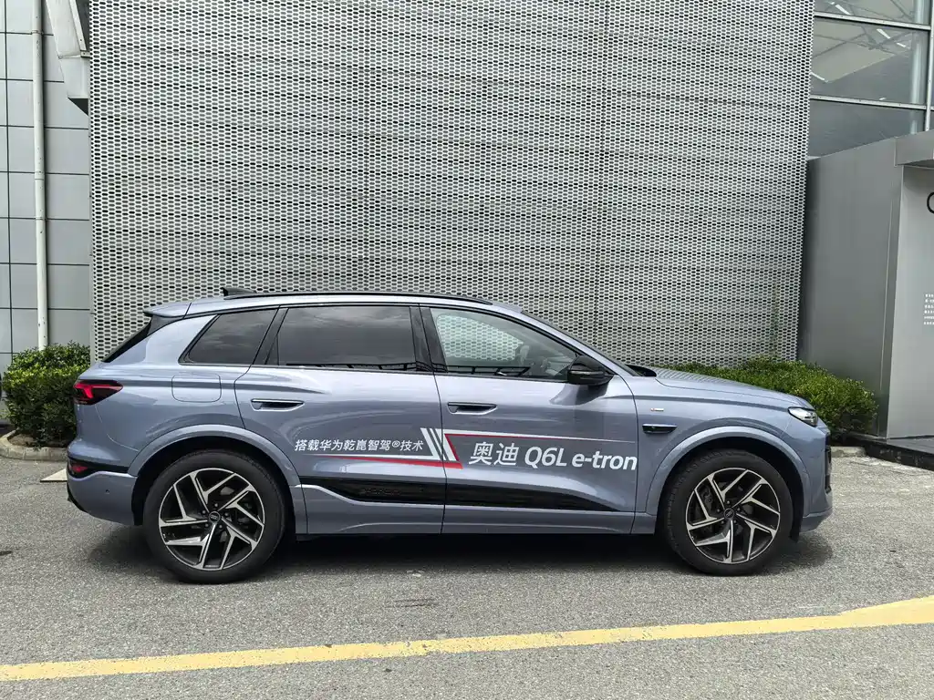 Audi Q6L e-tron 2025 — фото 4