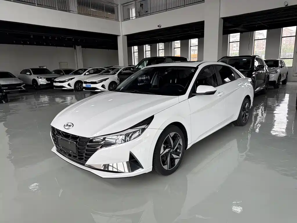 Hyundai Elantra 2022 — фото 3