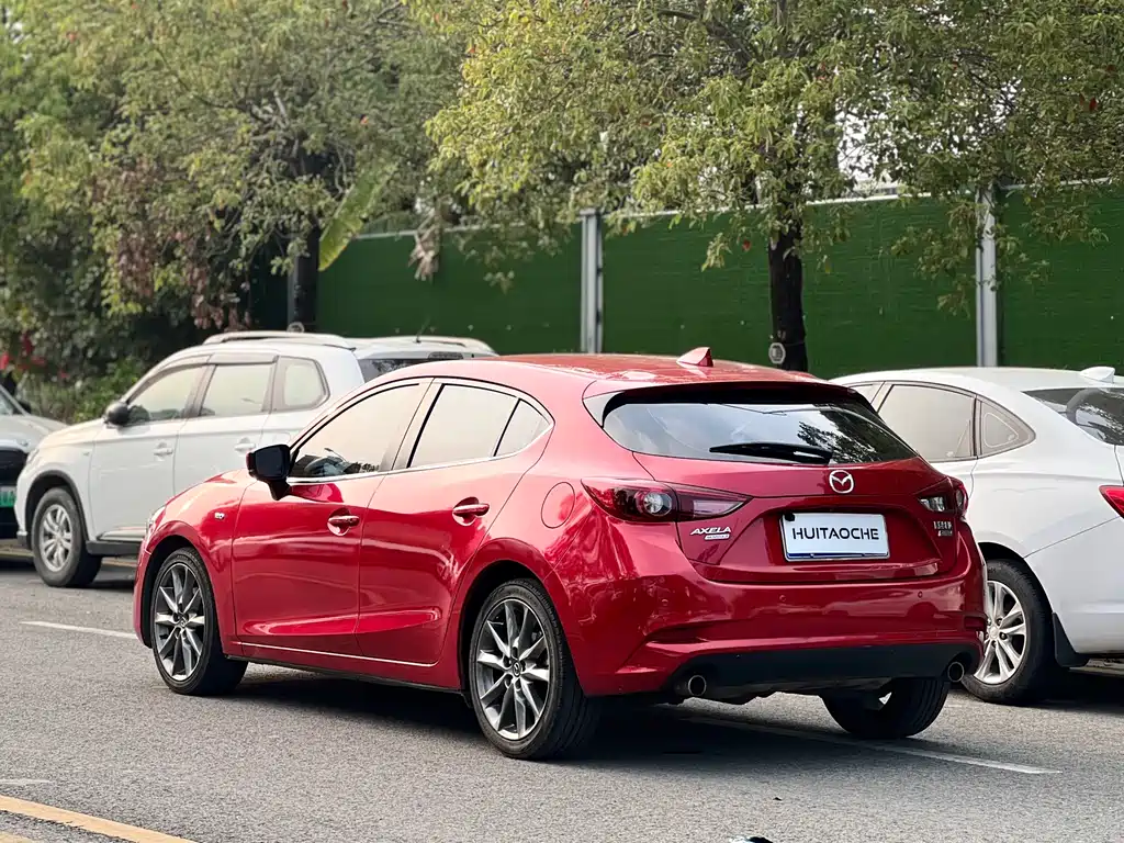 Mazda 3 Axela 2018 — фото 12