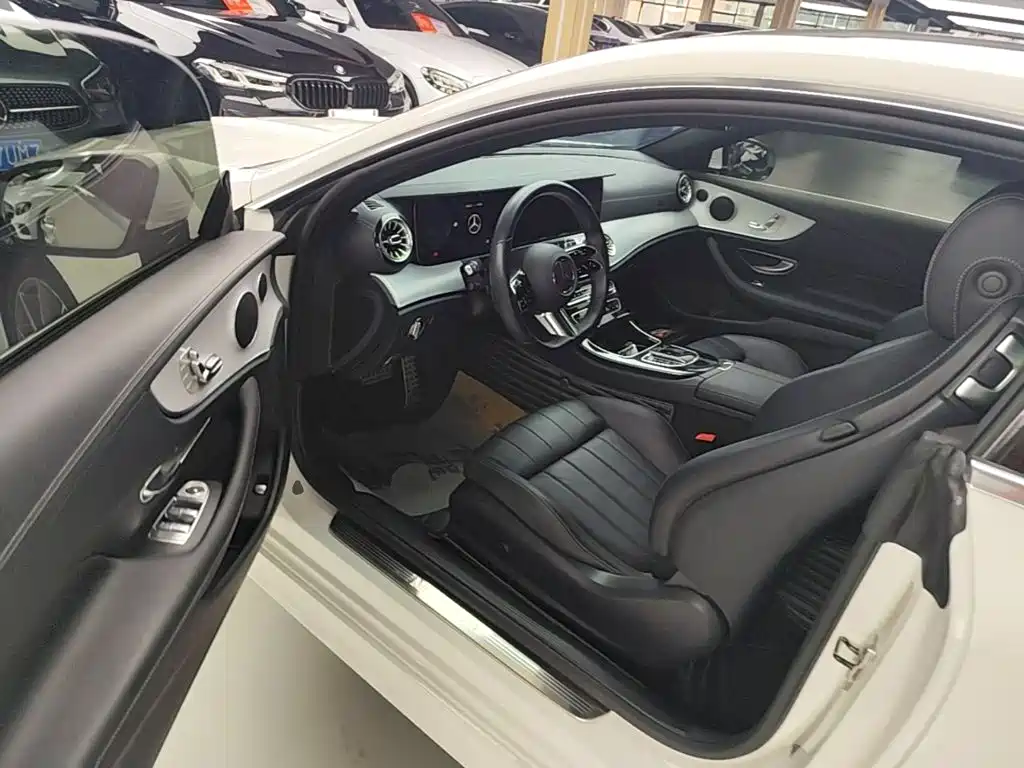 Mercedes-Benz E-Class 2022 — фото 16