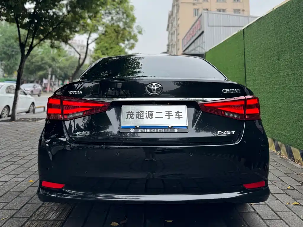 Toyota Crown 2016 — фото 12