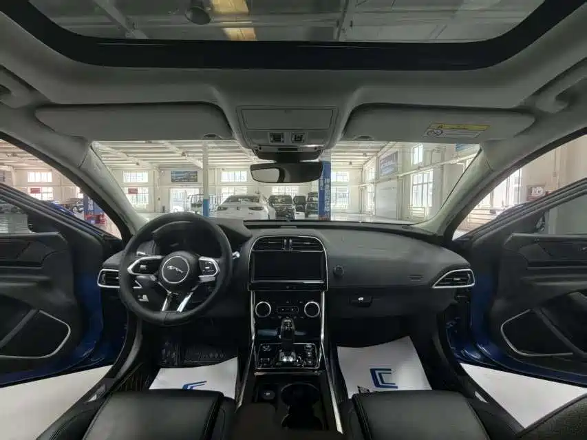 Jaguar XEL 2021 — фото 10