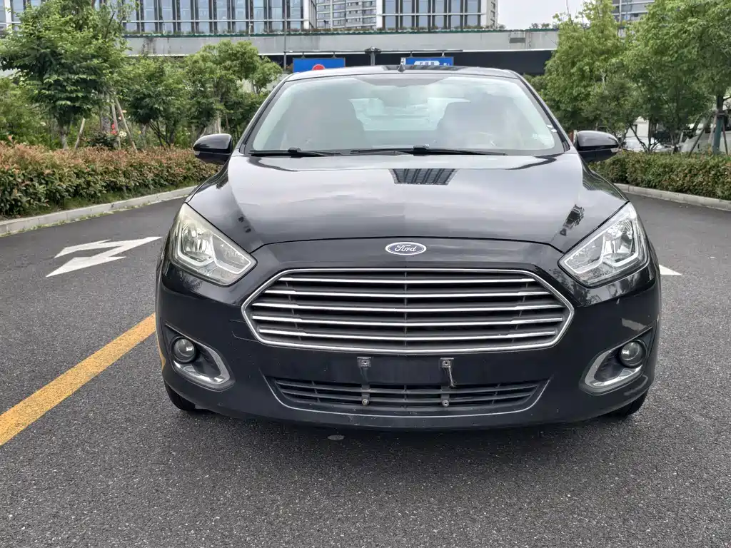 Ford Escort 2015 — фото 2