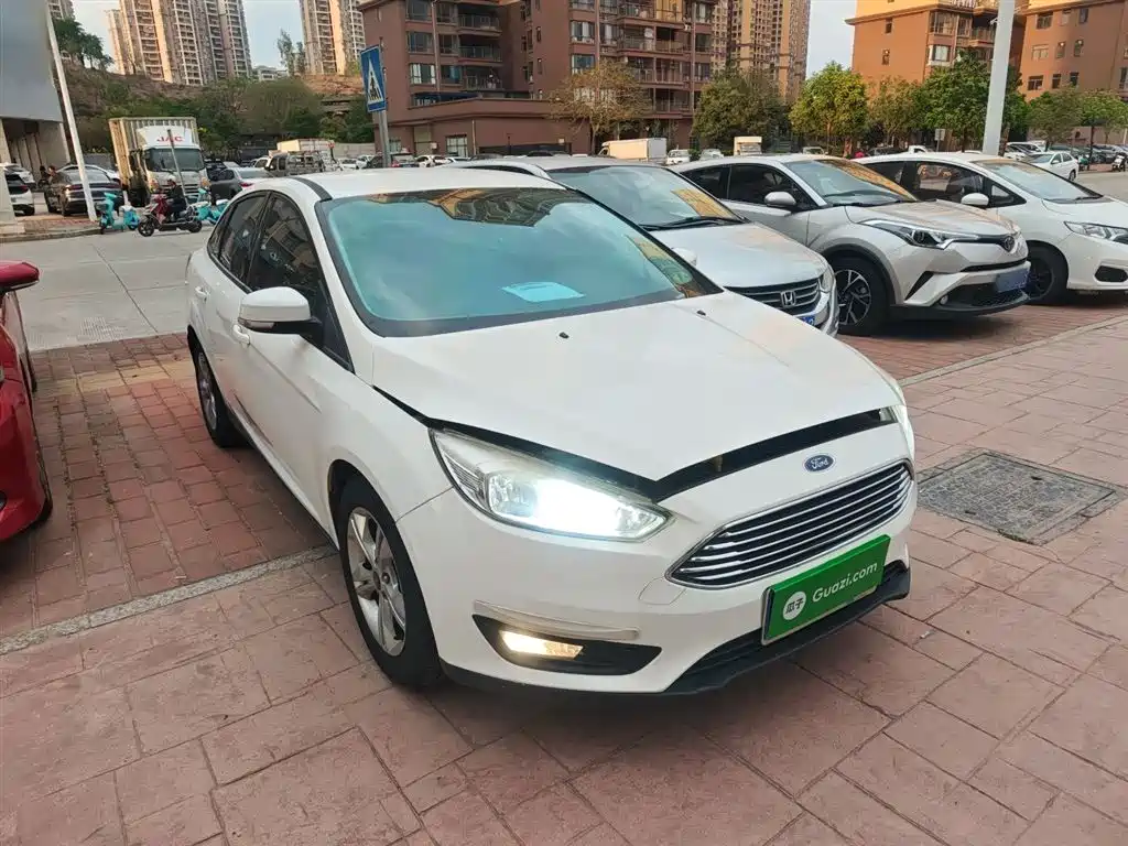 Ford Focus 2016 — фото 22