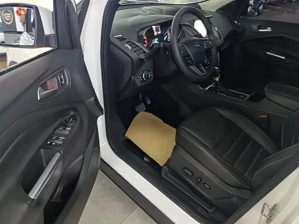 Ford Kuga 2017 — фото 16
