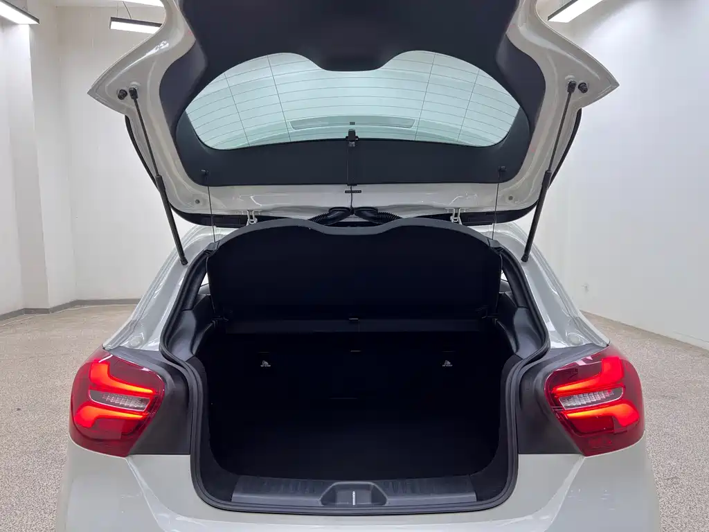 Mercedes-Benz A-Class 2017 — фото 22