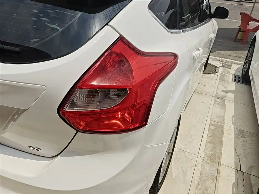 Ford Focus 2015 — фото 8