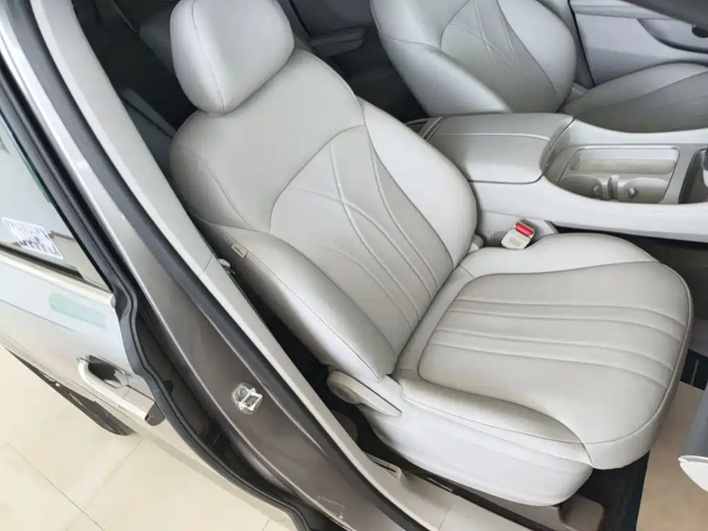 Roewe iMAX8 New Energy 2025 — фото 25