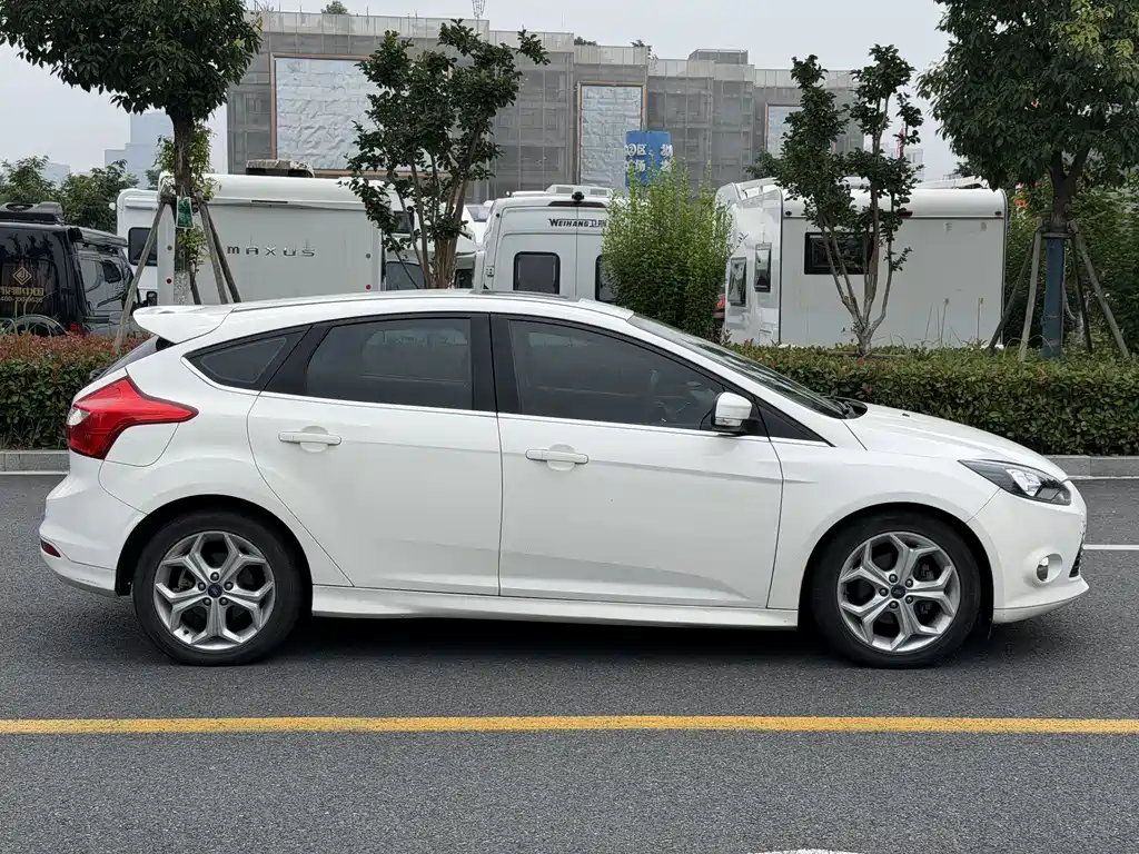 Ford Focus 2013 — фото 4