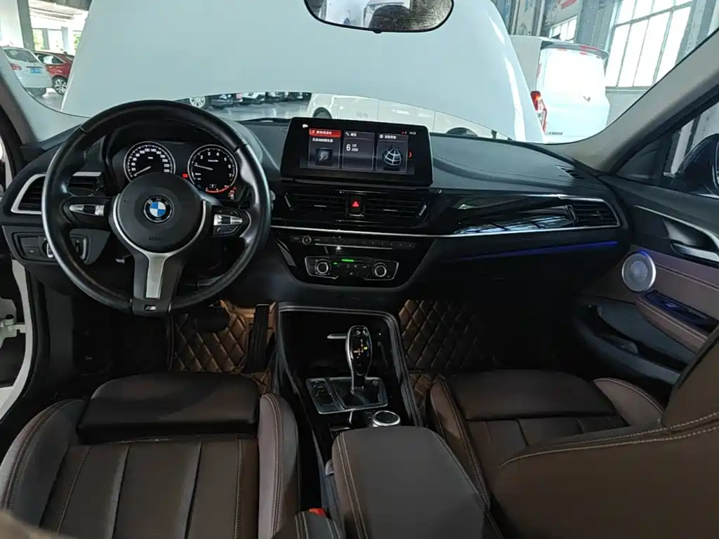 BMW 1 Series 2022 — фото 10