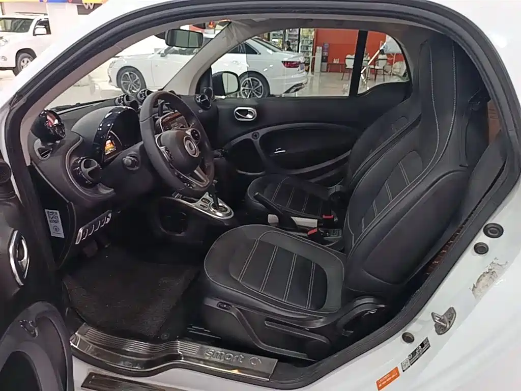 smart Fortwo 2017 — фото 17