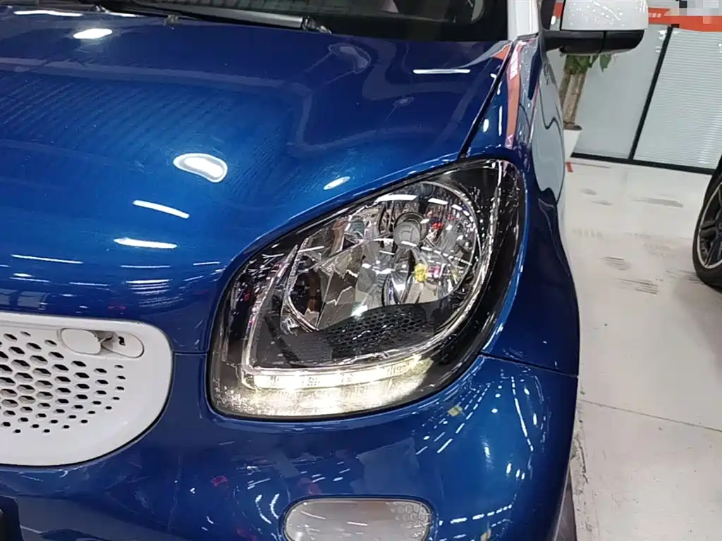 smart Fortwo 2017 — фото 24