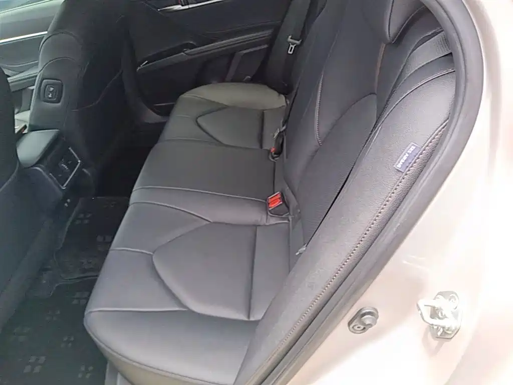 Toyota Camry 2022 — фото 17