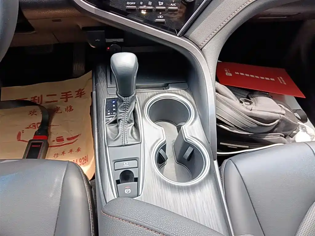 Toyota Camry 2022 — фото 14
