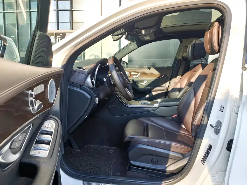 Mercedes-Benz GLC 2020 — фото 25