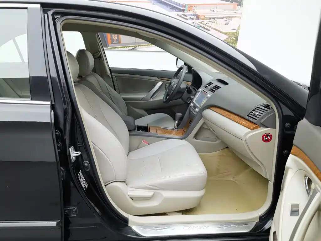 Toyota Camry 2013 — фото 23