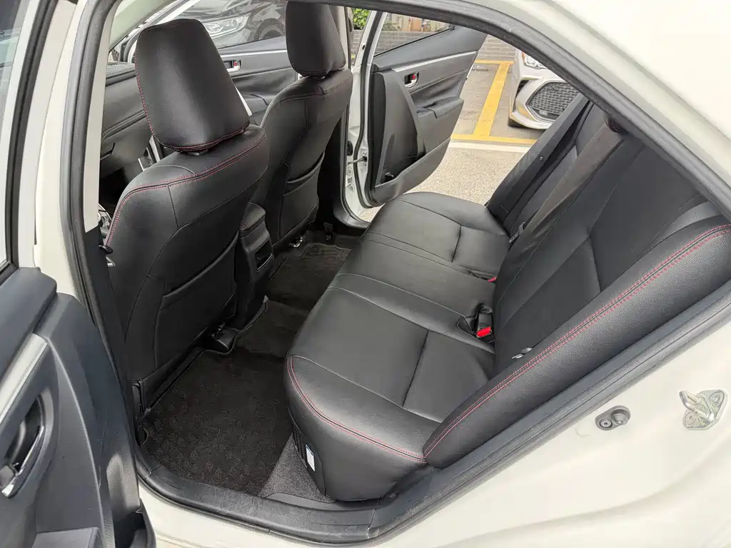 Toyota Corolla 2018 — фото 15