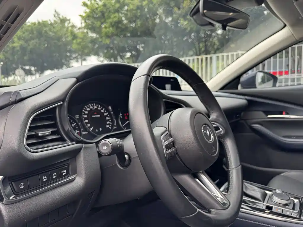 Mazda CX-30 2024 — фото 10