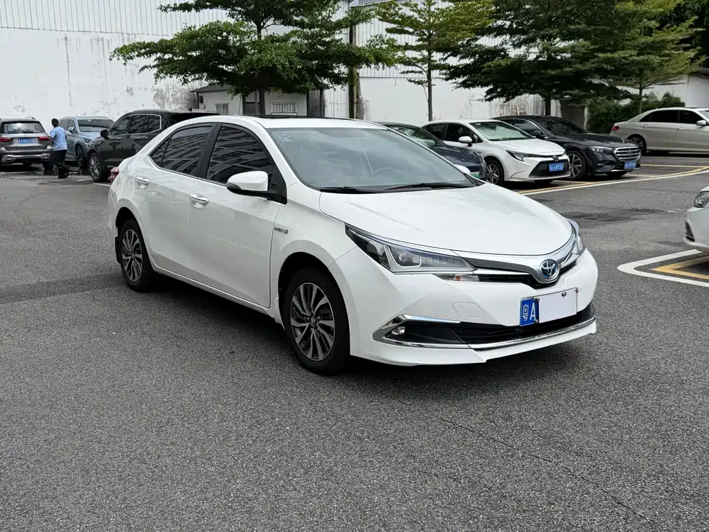 Toyota Corolla 2018 — фото 3