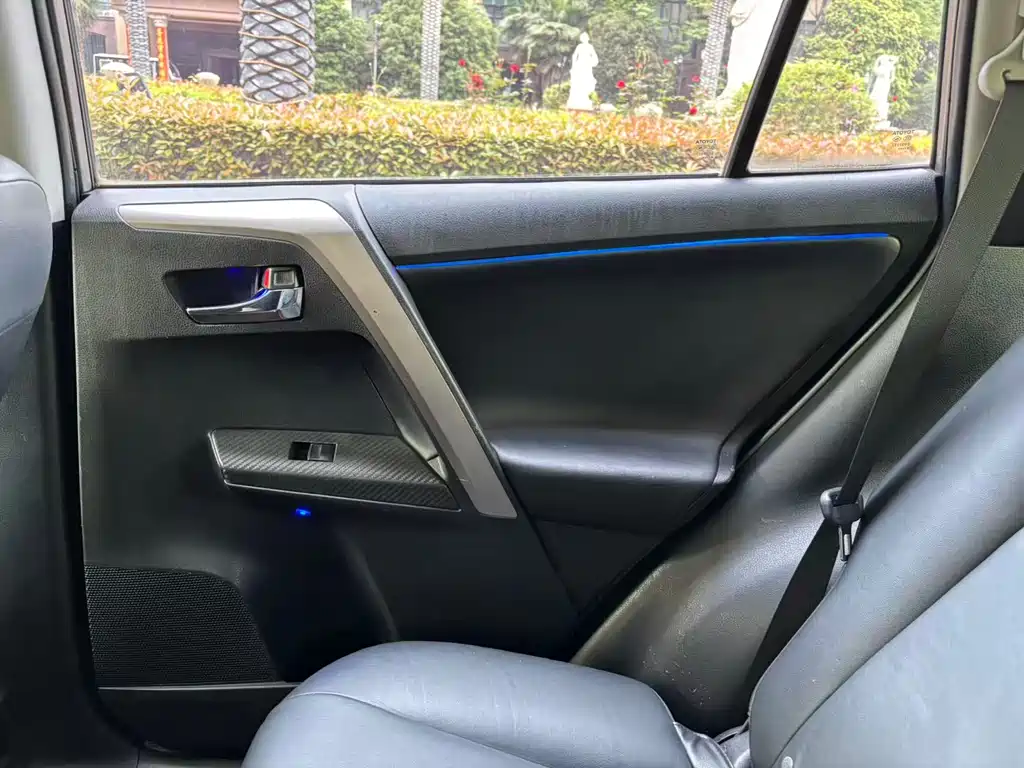 Toyota RAV4 2014 — фото 13