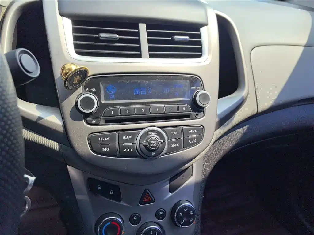 Chevrolet Aveo 2014 — фото 13